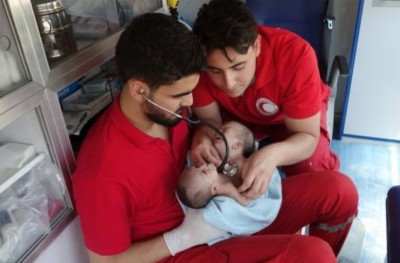 ސީރިއާގައި އެއް ހަށިގަނޑުން ގުޅިފައިވާ ދެ ކުދިންނަށް ފަރުވާ ބޭނުންވެފައި