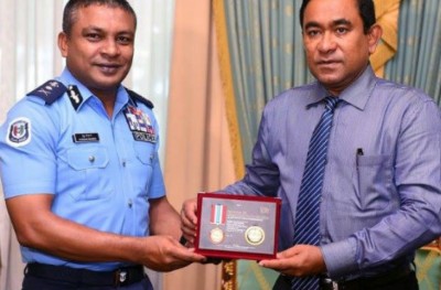 ކުރީގެ ދެ ޕޮލިސް ކޮމިޝަނަރުން ބަހުގެ ހަމަލާތަކެއްގެ ތެރޭގައި!