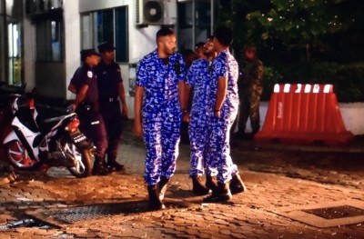 މާލޭގެ މުހިއްމު ސަރަހައްދުތަކުގައި ފުލުހުންނާއި ސިފައިން ފޯރިމަރަނީ