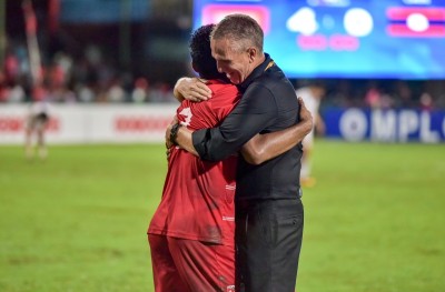 މިވަރުގެ ރޫހެއް، ޖޯޝެއް ނުދެކެން: ގައުމީ ކޯޗު