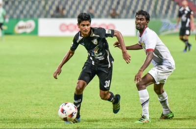 އީގަލްސް މޮޅުވެ، މާޒިޔާއާ ގާތަށް ޖެހިލައިފި