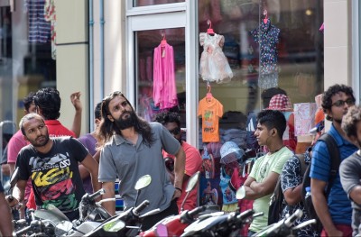 އައިފޯން 7 ގައި "އަތްލާން" ނިދި ނަގާލާފައި ކިޔޫގައި