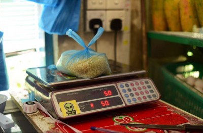 އަގުބޮޑުވާތީ ބައެއް ފިހާރަތަކުން ކާޑުގެ ބާވަތްތައް އާދަޔާ ހިލާފަށް ގިނައިން ވިކެނީ