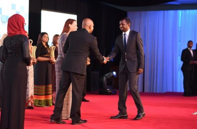 ޖޭސީއައި ޒުވާނުންގެ އެވޯޑު 10 މީހުންނަށް