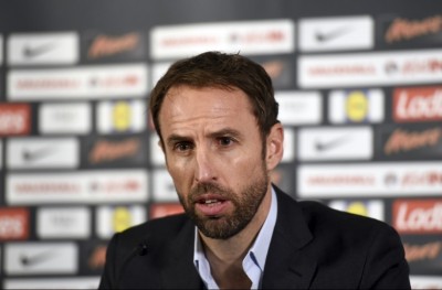 އިންގްލެންޑަށް ލީޑަރުންގެ ޓީމެއް ބޭނުންވޭ: ކޯޗު