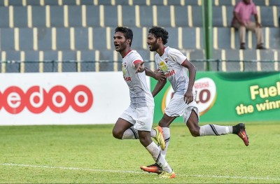 ޓީސީން ފަހަތުން އަރައި ޗެމްޕިއަން މާޒިޔާ ބަލިކޮށްފި