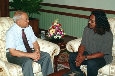 ނާޝިދުގެ އާއިލާ އަށް ރައީސް ޔާމީން ތައުޒިޔާ ފޮނުއްވައިފި