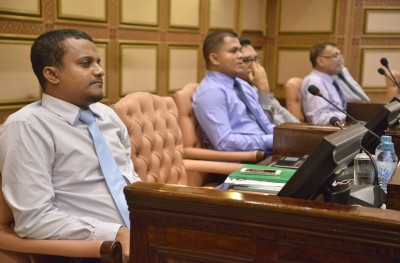 ބިދޭސީން ބޭންކް އެކައުންޓު ހުޅުވުމަކީ ތަކުލީފެއް، ލުޔެއް ލިބެން ޖެހޭ: މެމްބަރުން