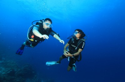 ފީނައިގެން ހުރިހާ އެއްޗެއް ހޯދި އަންހެން ޑައިވަރު