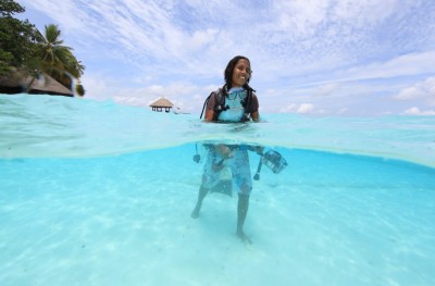 ފީނައިގެން ހުރިހާ އެއްޗެއް ހޯދި އަންހެން ޑައިވަރު