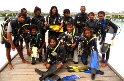 ފީނައިގެން ހުރިހާ އެއްޗެއް ހޯދި އަންހެން ޑައިވަރު