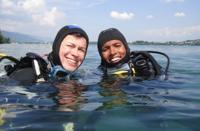 ފީނައިގެން ހުރިހާ އެއްޗެއް ހޯދި އަންހެން ޑައިވަރު