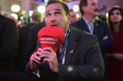 ވޯޓު ގުނަން ފަށައިފި، ޓްރަމްޕް މިހާތަނަށް ކުރީގައި