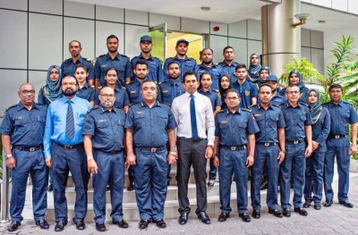 އިމިގްރޭޝަންގެ ޔުނިފޯމް 12 އަހަރަށް ފަހު ބަދަލުވެ، ތަފާތު ކުލައެއް
