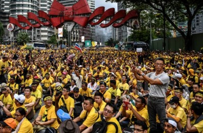 ބޮޑު ވަޒީރު ނަޖީބަކީ "ވަގެއްގެ" ގޮތަށް މަހާތިރު ސިފަ ކުރައްވައިފި