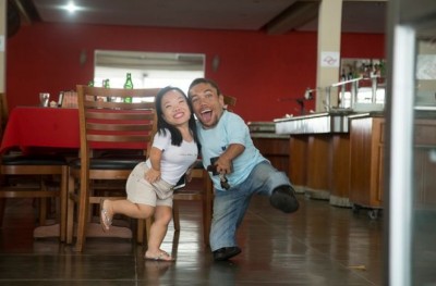 އެންމެ ކުރު ދެމީހުން ކައިވެނިކޮށް ރެކޯޑް ފޮތަށް