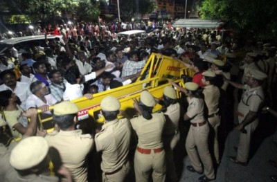 ޖަޔަލަލިތާ އަށް ހާޓް އެޓޭކެއް ޖެހިއްޖެ