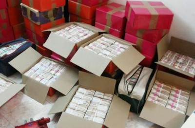 ޗެންނާއީ މީހެއްގެ ގެއިން 90 ކްރޯޑް ރުޕީސް އާއި 100 ކިލޯ ރަން ހޯދައިފި