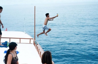 މިއީ ދުނިޔޭގެ އެންމެ ރަނގަޅު ބޮސްތަ؟ 100 މުވައްޒަފުންނާ އެކު ޗުއްޓީގައި ރާއްޖެ އަށް