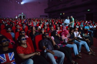 ރަށްރަށުގައި ފިލްމު ދެއްކުން، އުނދަގޫ، ބުރަ މަސައްކަތެއް