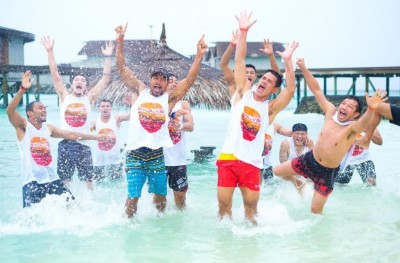 މިއީ ދުނިޔޭގެ އެންމެ ރަނގަޅު ބޮސްތަ؟ 100 މުވައްޒަފުންނާ އެކު ޗުއްޓީގައި ރާއްޖެ އަށް