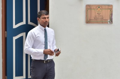 ރިޔާޒް ރަޝީދު ދިރިއުޅުއްވާ ގެ އަށް ވަޅި ޖަހައި ބިރު ދައްކައިފި