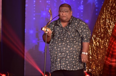 އަމްޖޭ ހައިރާންވެއްޖެ، އެކަމަކު އޭނާ އަށް ހައްގު