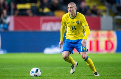 ޔުނައިޓެޑުން ސްވިޑަންގެ އުއްމީދީ ޑިފެންޑަރު ގެންނަނީ