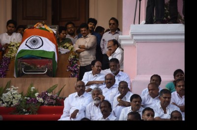 ޖަޔަލަލިތާގެ މަރާމެދު މެޑްރާސްގެ ހައިކޯޓުން ސުވާލު އުފައްދައިފި