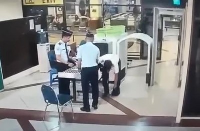 އިންޑޮނީޝިއާގެ ޕައިލެޓަކު މަސްތުވެގެން ހުރެ ބޯޓު ދުއްވަން އުޅެފި