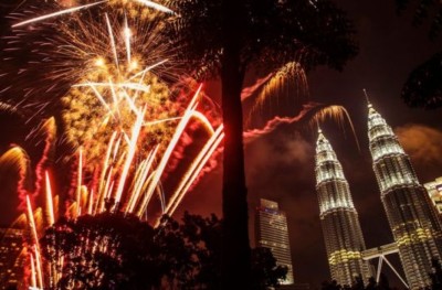 ދުނިޔޭގެ އެކި ހިސާބުތަކުގައި އާ އަހަރުގެ ފެށުން ފާހަގަކޮށްފި