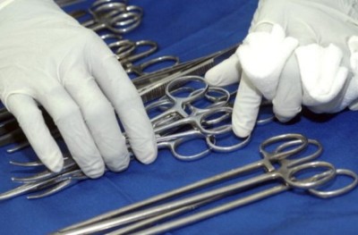 މީހެއްގެ ބަނޑުގައި އޮތް ކަތުރެއް 18 އަހަރު ފަހުން ނަގައިފި