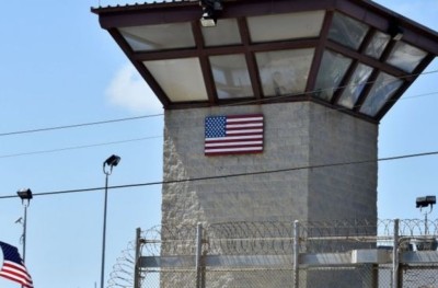 ގުއަންޓަނާމޯ ބޭ ޖަލުން މިނިވަންކުރި ބަޔަކު ސައުދީ އަށް