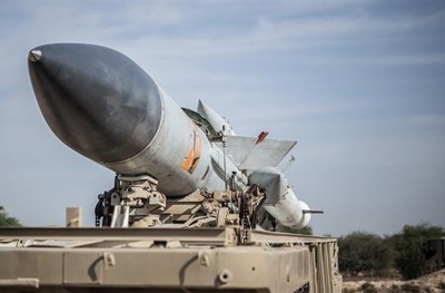 އީރާނުން އަސްކަރީ ހޭދަ އިތުރުކޮށް މިސައިލް ތަރައްގީ ކުރަނީ