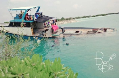ފަޅުގައި އޮތް ދޯންޏެއްގެ މައްޗަށް ކެރޭނެއް ވެއްޓި ދޯނި ބިނދި ކެރޭން އަޑިއަށް