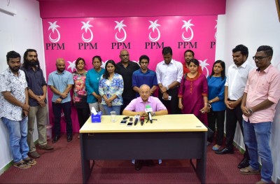 މޫސަގެ ކޮލަމް: ދުންޔާގެ އުނބަށް ޖެހުން