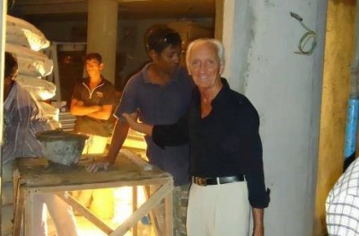 ޖޯން މިހާރު ބޭނުންވަނީ އެނބުރި ގައުމަށް ދާން: އިމިގްރޭޝަން