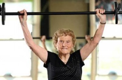 ހަފުތާއަކު 10 ފަހަރު ޖިމަށް ދާ 94 އަަހަރުގެ މާމައެއް