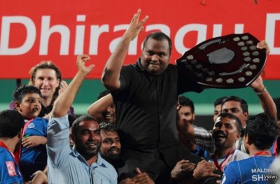 ދިވެހި ފުޓްބޯޅައިގެ ތެރެއަށް ބަލަކް އެނބުރި އަންނަނީ؟