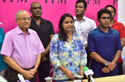 ހަފުލާ ނުބާއްވަން އެންގީ ވަކި މީހެއްގެ އޯޑަރަށް: މައުމޫންގެ ފެކްޝަން