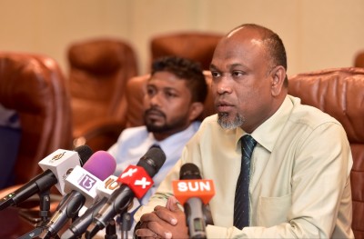 މައްޔިތާއާ އެކު އުޅަނދުގައި ދެވޭނީ އާއިލާގެ ތިން މީހުންނަށް: މިނިސްޓްރީ
