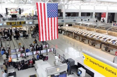 ޓްރަމްޕުގެ ސަޕޯޓަރަކު ބުރުގާ އެޅި މުސްލިމް އަންހެނަކަށް ހަމަލާދީފި