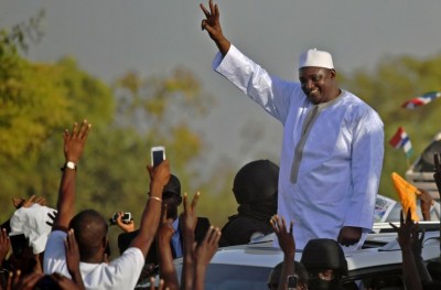 ގެމްބިއާގެ އާ ރައީސް އެންމެ ފަހުން ގައުމަށް ވަޑައިގެންފި