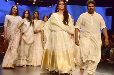 އިންޑިއާގެ ލެކްމޭ ފެޝަން ވީކްގެ އުސްއަލިތައް