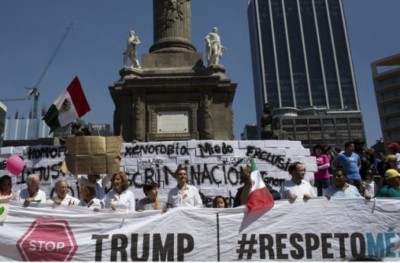 ޓްރަމްޕުގެ އިމިގްރޭޝަން ސިޔާސަތާ ދެކޮޅަށް މެކްސިކޯގައި މުޒާހަރާ ކުރަނީ