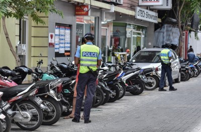 ފުލުހުންގެ މުސާރަ ޖަމާކުރަން ފޮނުވައިފި، އެކަމަކު ކުރީގެ މުސާރަ