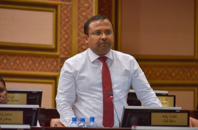 ފަނޑިޔާރުންނަށް ނުފޫޒު ފޯރުވައިގެން ހުކުމް ކުރުވުން ހުއްޓުވަން ޖެހޭ: ރިޔާޒް