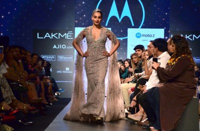 އިންޑިއާގެ ލެކްމޭ ފެޝަން ވީކްގެ އުސްއަލިތައް