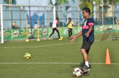 ސެކުލޮސްކީ އަށް މޮޅެއް، ސާންތީ އަށް ހިތްވަރެއް