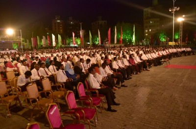ސިޔާސީ ޖަލްސާތަކަށް މަޖުބޫރުން ދާން ޖެހޭ މީހުން ހޭލުންތެރި ކުރުވަނީ